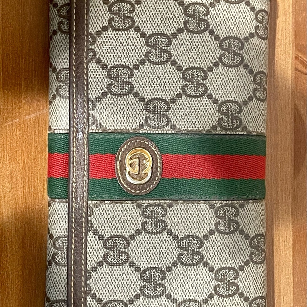 Gucci authentic wallet